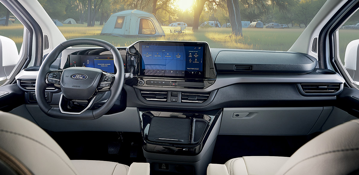 Vue ext�rieure du porteur Ford pour Camp�r�ve