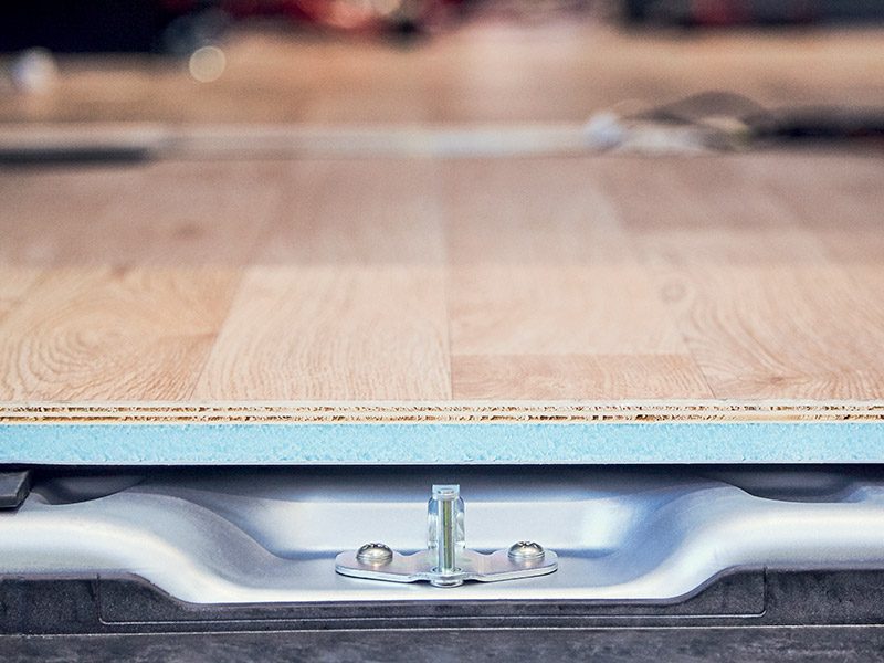 Plancher isol&eacute; d'un fourgon, vu en coupe