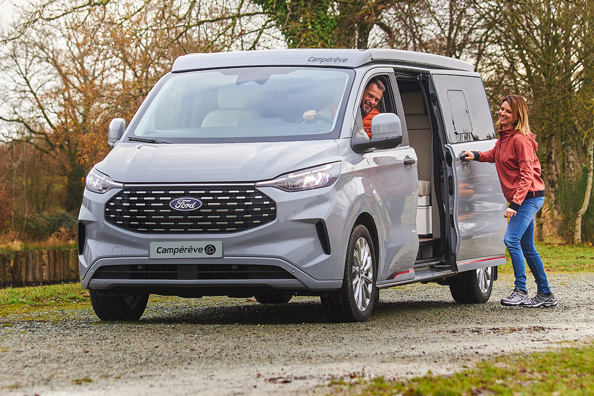 Vue extrieure du porteur Ford pour Camprve