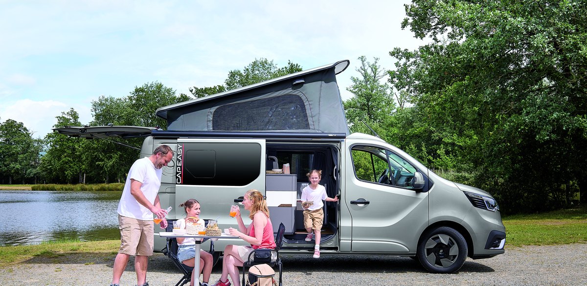 Vue ext�rieure du porteur Renault pour Camp�r�ve