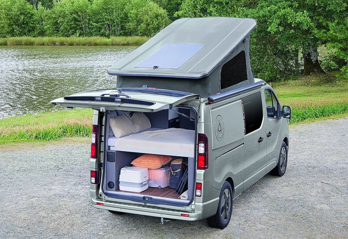 CAP EASY Camp�r�ve 2027, soute ouverte et toit relevable d�ploy�